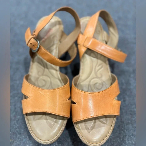 Born Women’s Size 9M Du Jour Heel Light Pale Orange Leather Ankle Strap
Buckle - Picture 3 of 11